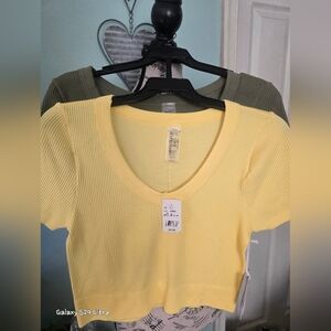Onestepup 2pk Crop Tops Olive Tree/Popcorn NWT Sz L/XL